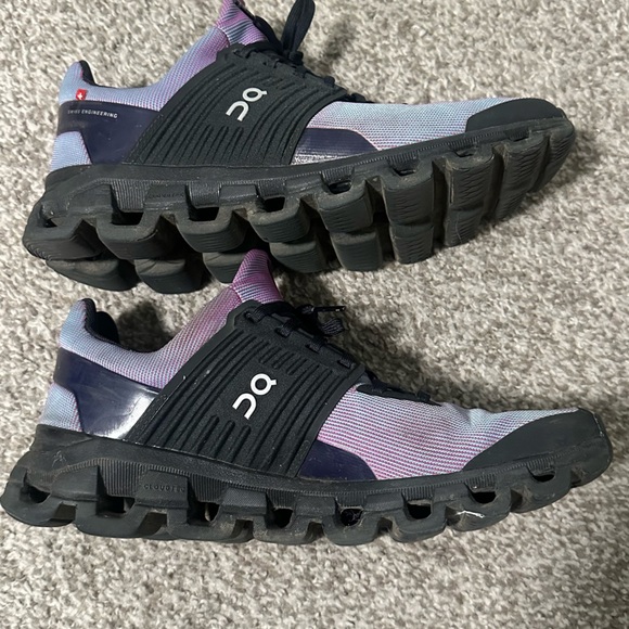 On Running Purple and Black Sneakers - Picture 4 of 8